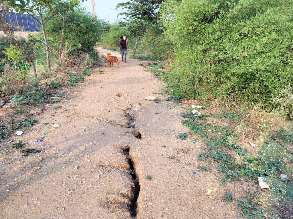 Hegondanahallikere lake footpath