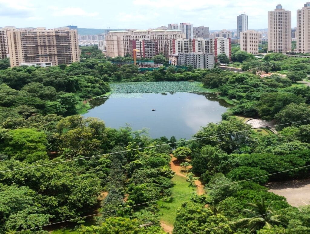 A bird's eye view of the Kavesar Lake and the surrounding buildings.