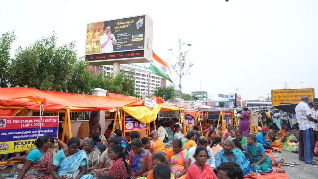 Sanitary workers protest against privitisation of waste management in zones 5 and 6 in Chennai.