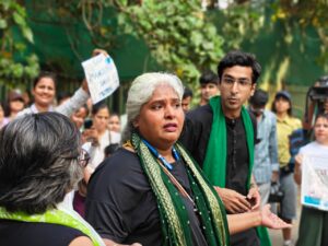 Street play on mangroves