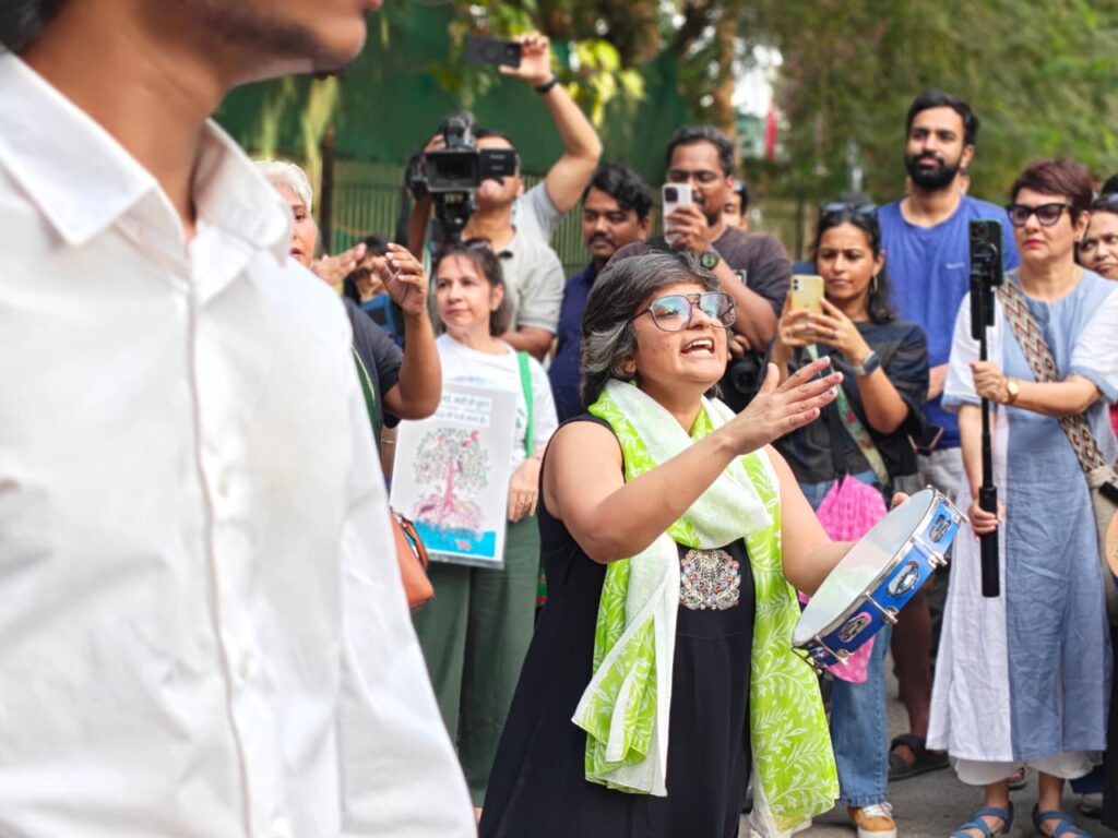 Street play on mangroves