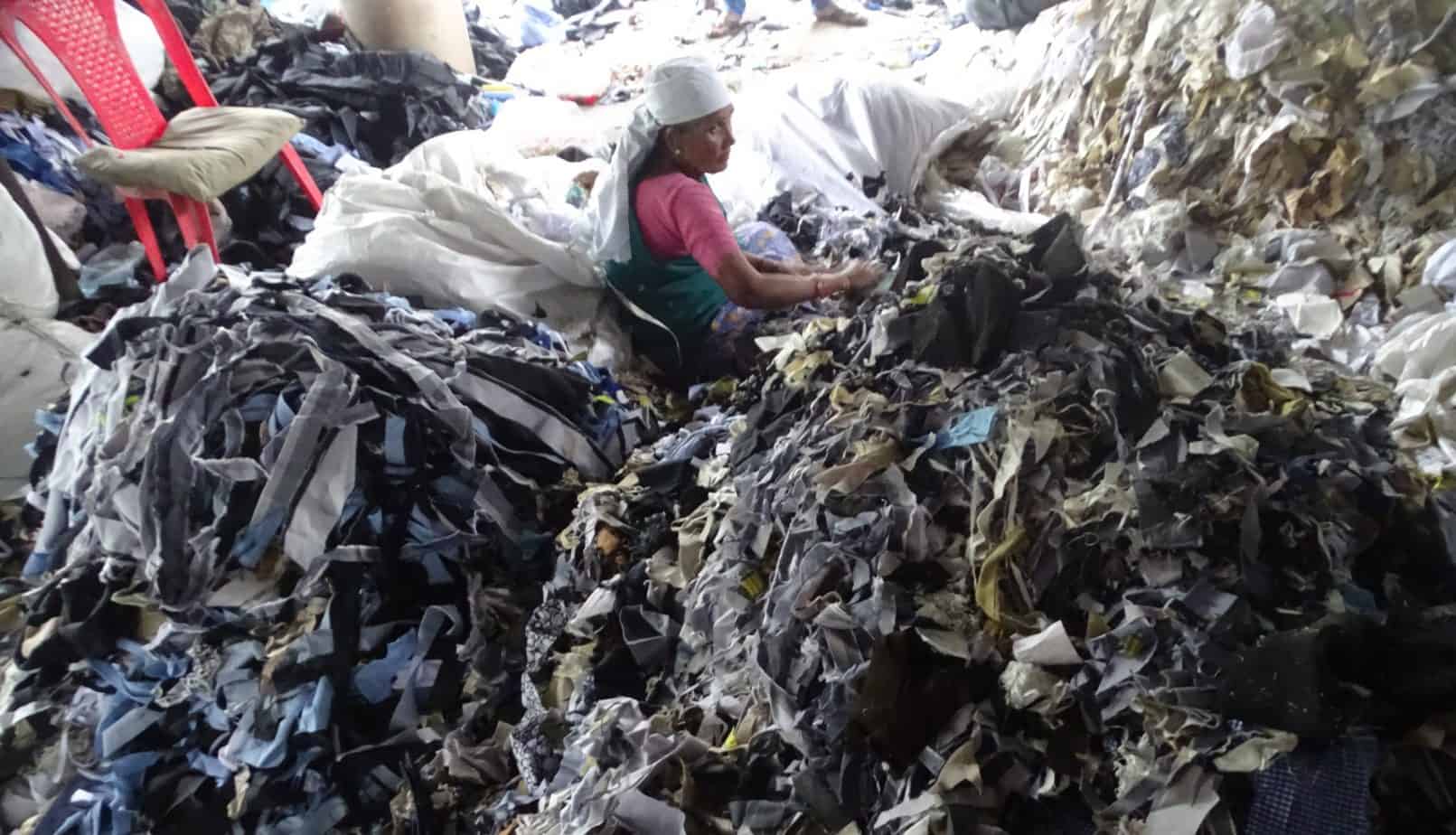 Mounting textile waste Easy to buy, easy to trash, but not easy to